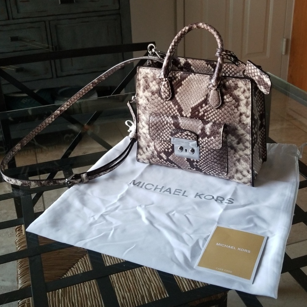 Crossbody bag